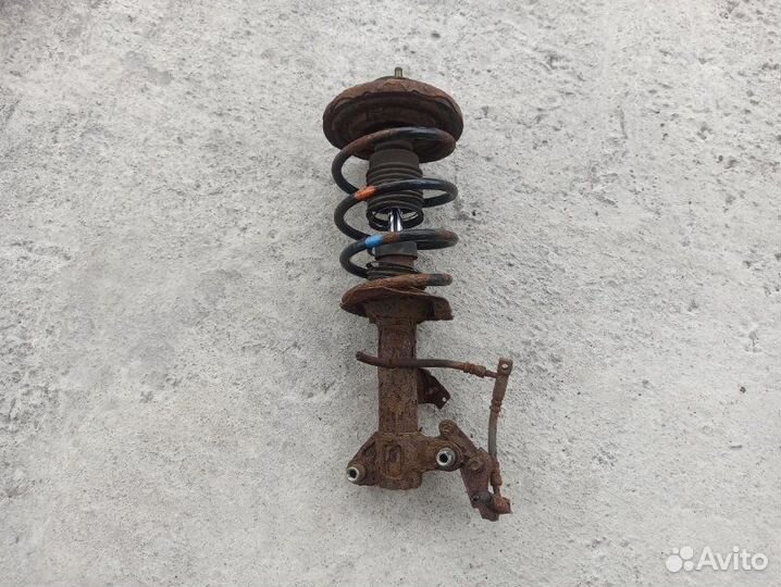 Стойка подвески передняя правая Nissan Primera P12