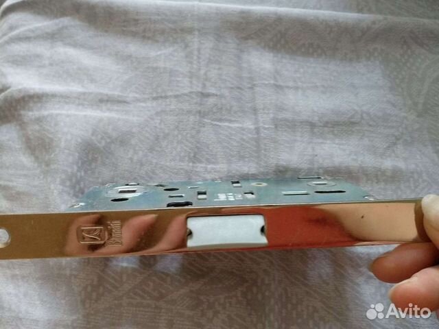 Замок дверной с защелкой