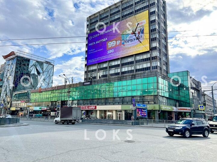 Торговое помещение пл. Ленина 105 м² с витражами