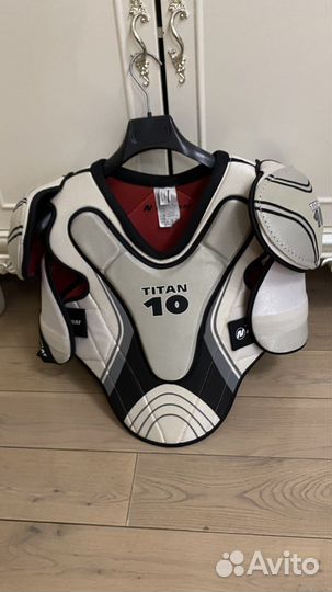 Вратарский нагрудник sr l и каска