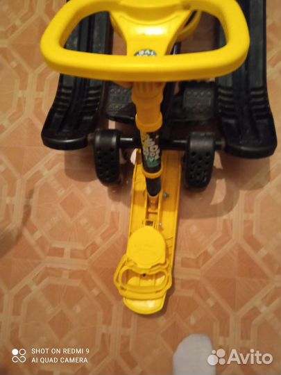 Детский снегокат со спинкой