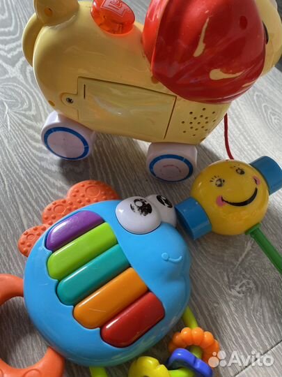 Игрушки погремушки для малыша