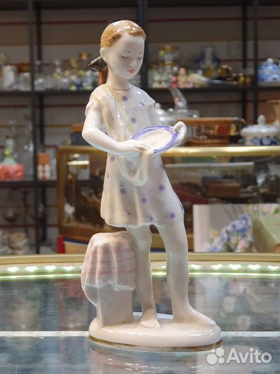 Статуэтка Юная помощница лфз