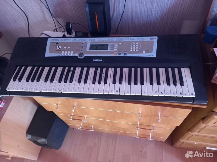 Синтезатор yamaha PSR-R200
