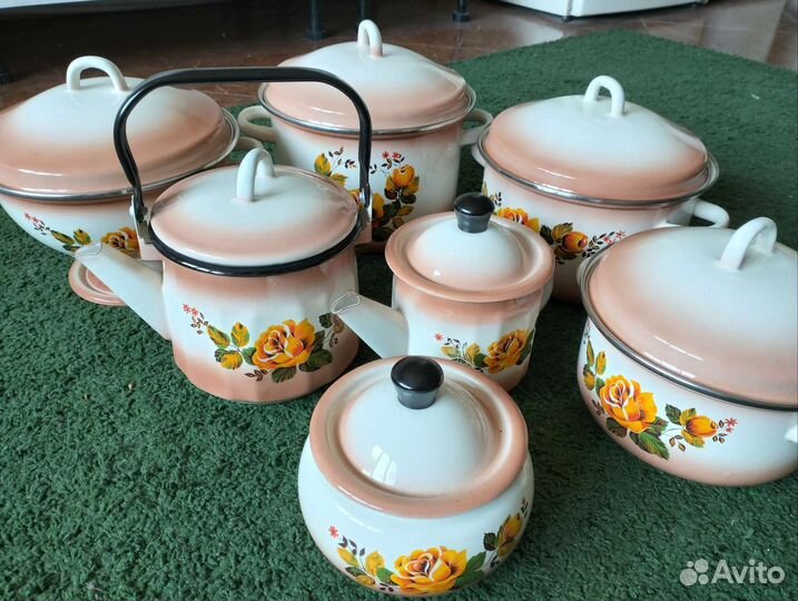 Набор эмалированной посуды советского периода