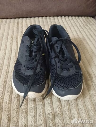 Кроссовки женские