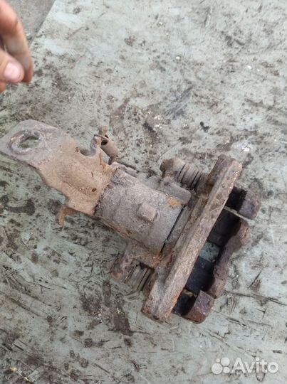 Суппорт задний правый Ниссан альмера n16