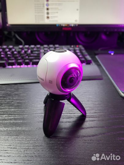 Samsung Gear 360 + флешка на 32 гб