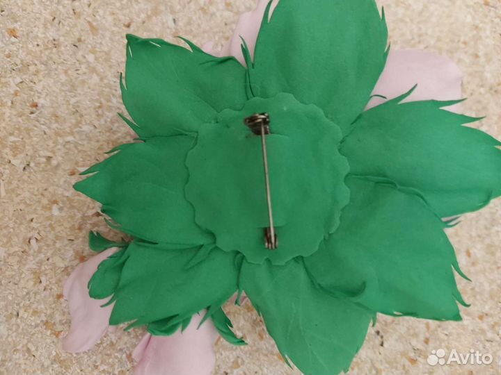 Брошь из фоамирана