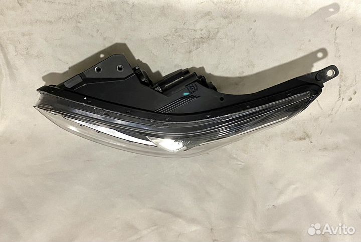 Оригинальная фара Kia Cerato 92101M6100