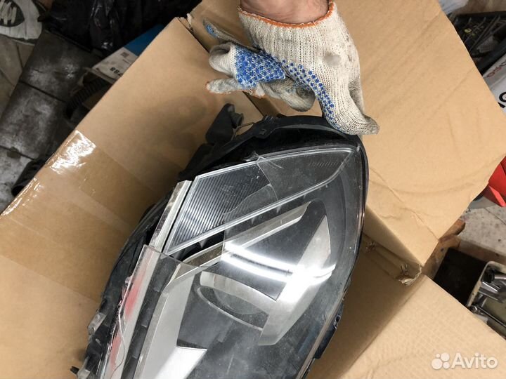 Фара правая Volkswagen Passat 3AB941752 B7