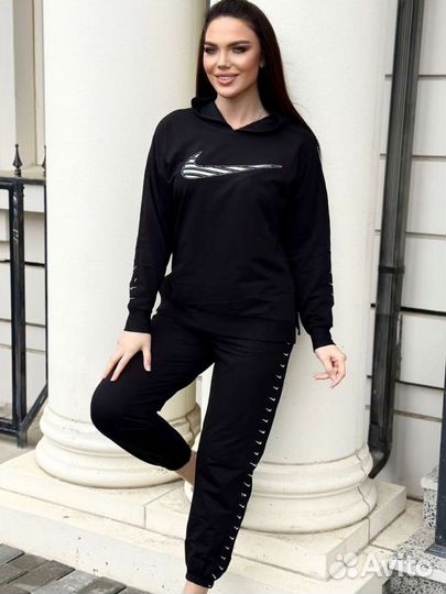 Спортивный костюм женский