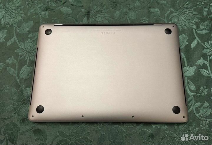 Apple MacBook pro 13 2017 with touchbar 512