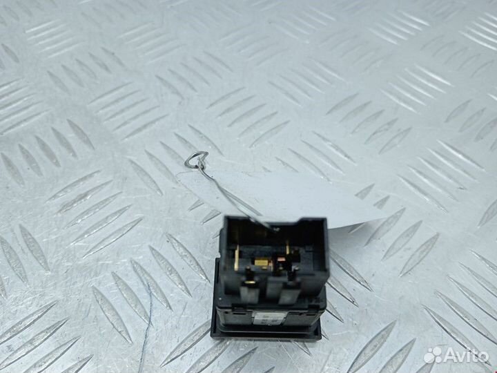 Кнопка обогрева заднего стекла Skoda Fabia