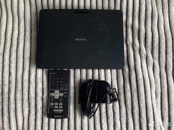 Sony portable CD/DVD player DVP-FX930