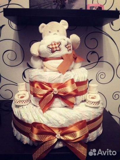 Торт из подгузников, подарок на рождение малышей