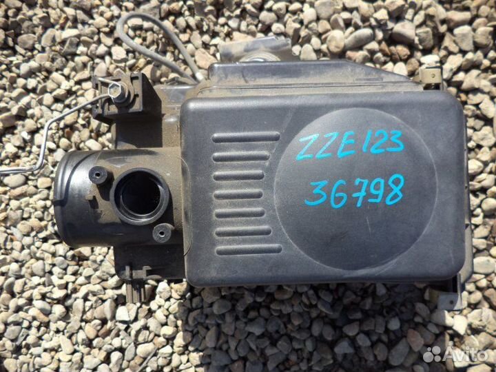 Корпус воздушного фильтра Toyota Corolla Fielder