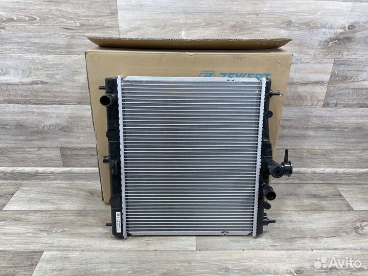 Радиатор охлаждения двигателя Nissan Note / Micra