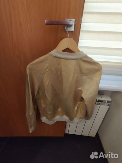 Золотая кофта