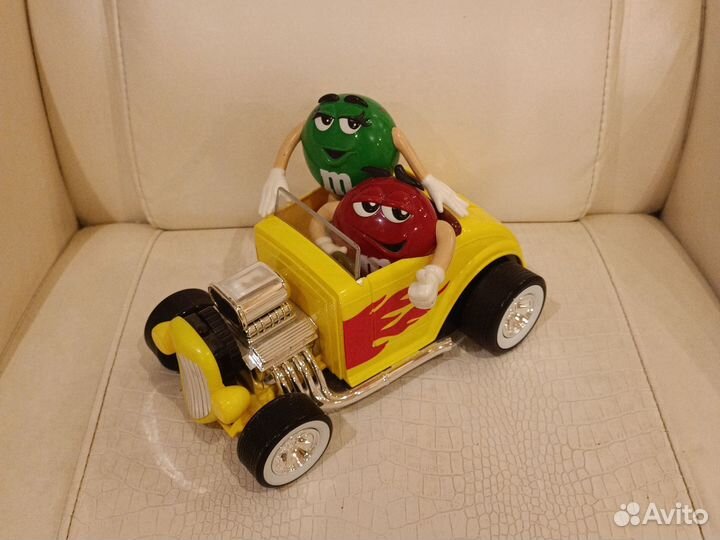Машинка M&M's для конфет