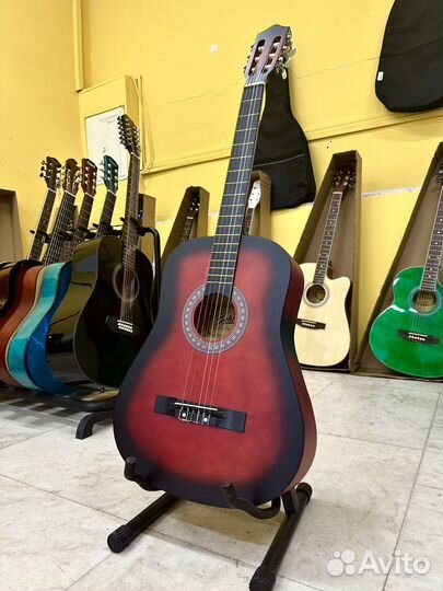 Классическая гитара Belucci красная