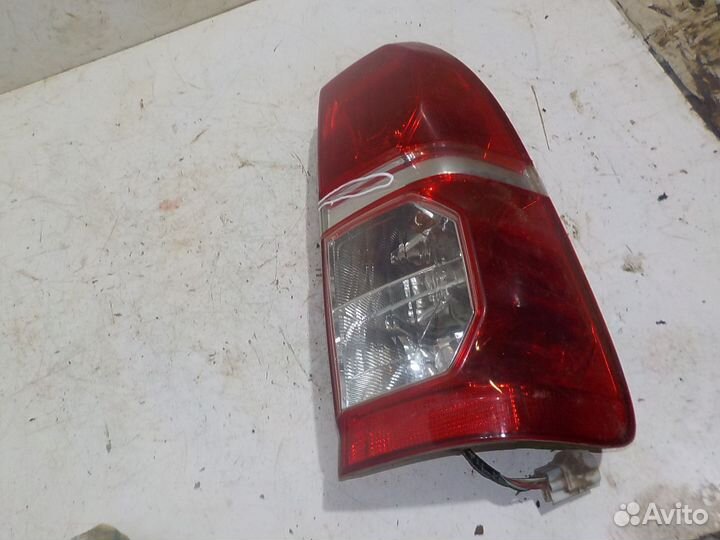 Фонарь задний правый Toyota Hilux