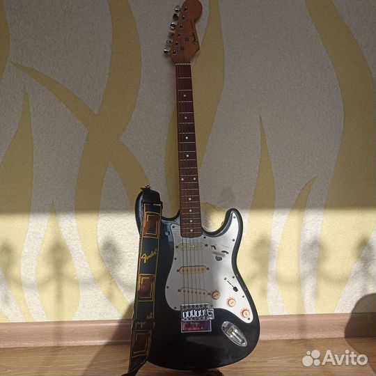 Продам гитару Fender Stratocaster