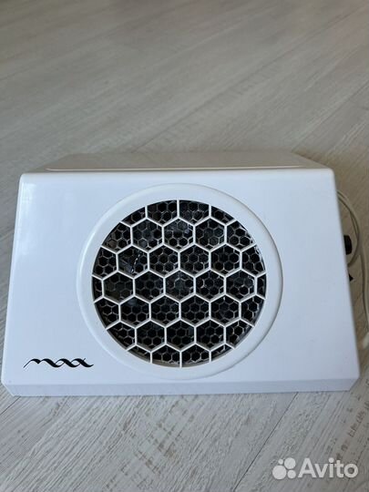 Продам настольную вытяжку для маникюра