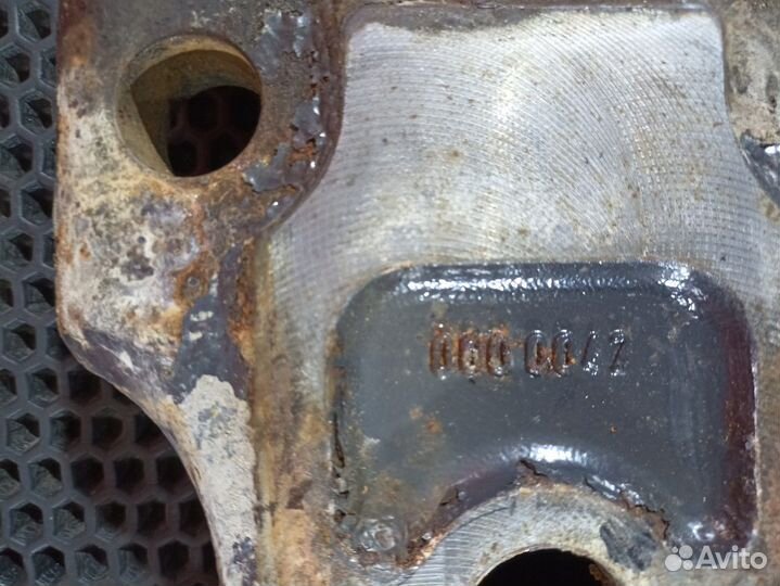 Кронштейн заднего амортизатора левый