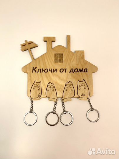 Ключница, с брелоками-кошками