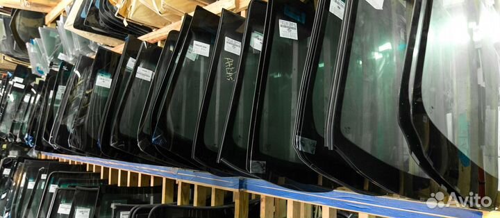 Стекло левое для JCB 8025