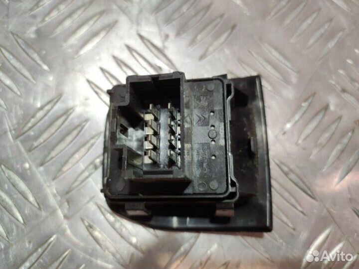 Кнопка стеклоподъемника Citroen C-Elysee 1.2