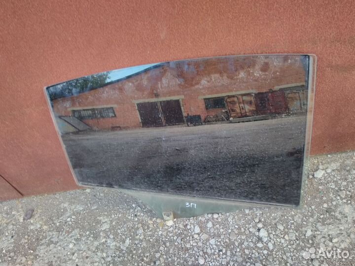 Стекло заднее правое Мазда 3 BK 2007 седан