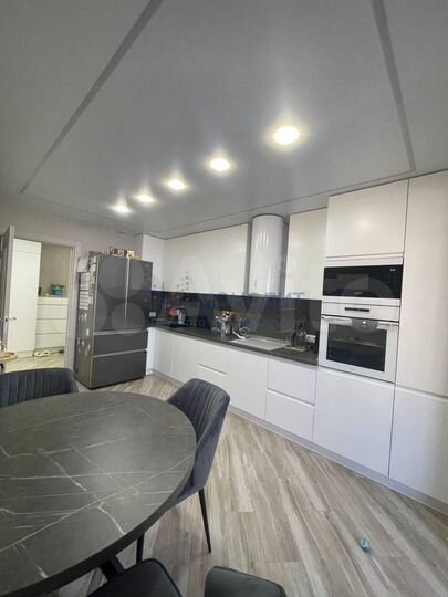 3-к. квартира, 98 м², 4/14 эт.