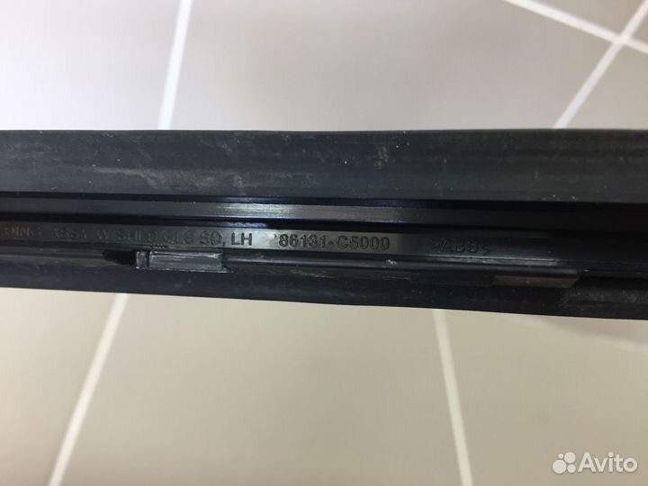 Молдинг лобового стекла левый Kia Sorento Prime