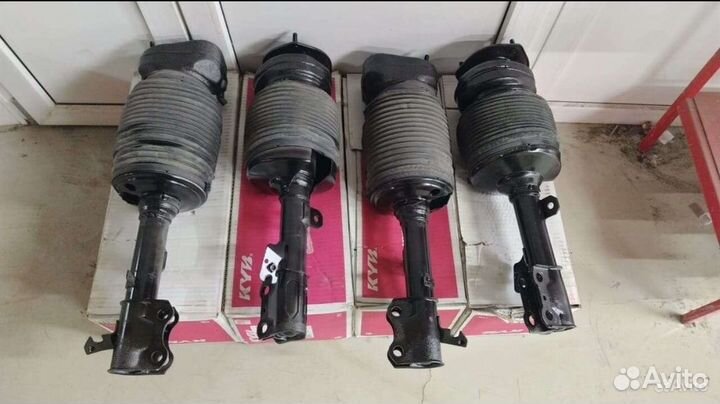 Задняя правая пневмо-стойка