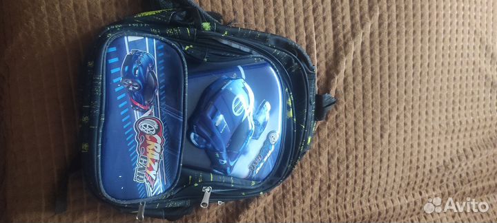 Ранец школьный,размер средний.Б/У