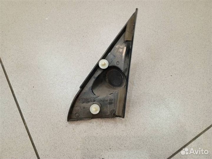 Уголок двери передней левой внутренний Mitsubishi