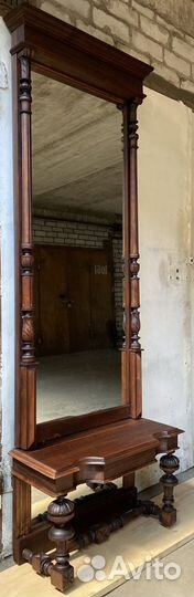 Антикварное зеркало с консольным столиком
