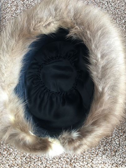 Женская шапка из куницы