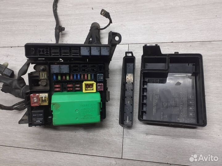 Блок предохранителей моторный Mitsubishi Lancer 9