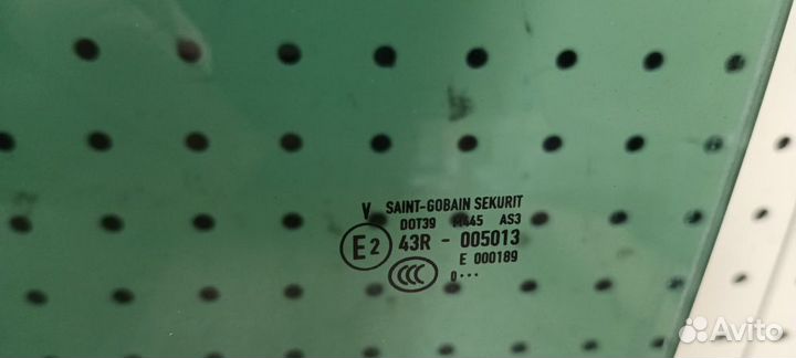 Стекло задней левой двери volkswagen touareg NF