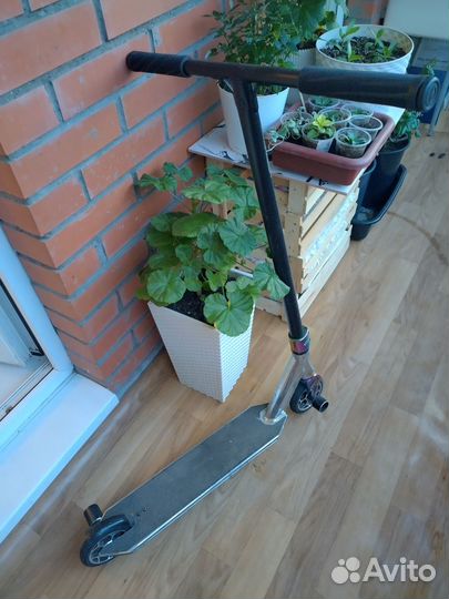 Трюковой самокат парковый