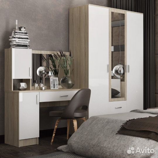 Макияжный стол