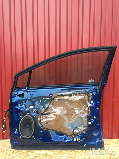 Дверь правая передняя тойота авенсис 2015
