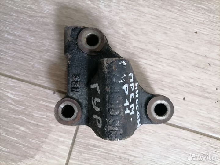 Кронштейн гидроусилителя Nissan 11940-2F210