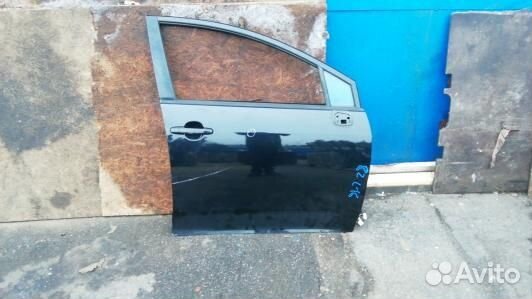 Дверь передняя правая toyota corolla verso 2 (82L1