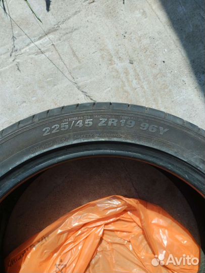 Kumho Ecsta PS71 225/45 R19