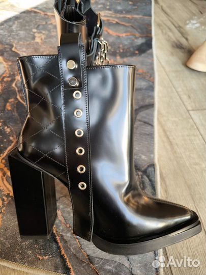 Кожаные Ботильоны грузинского бренда Lalo