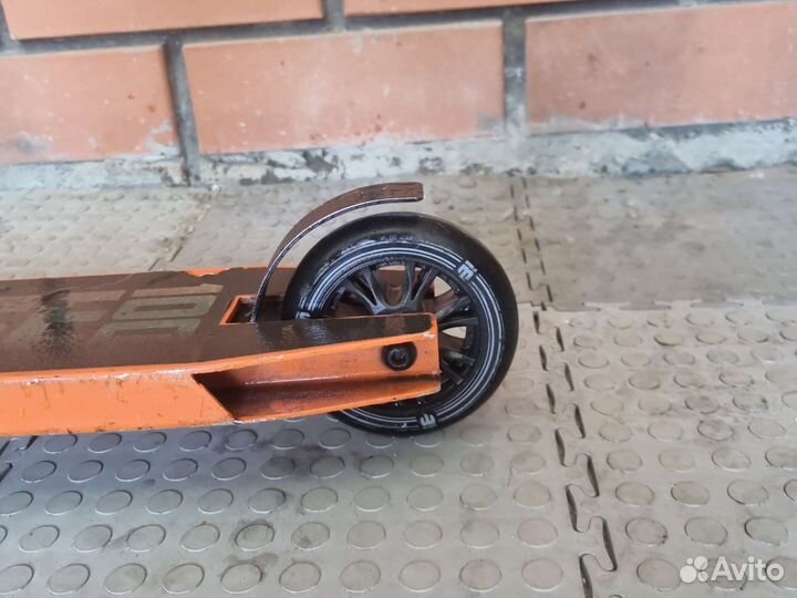 Самокат трюков mongoose